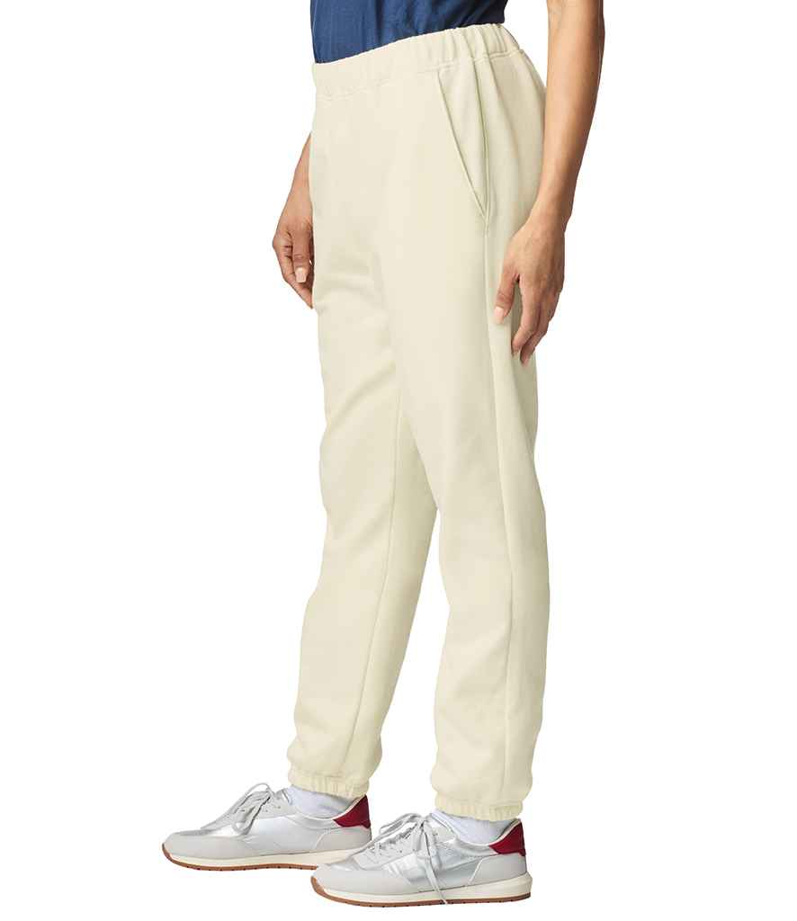 GD610 Off White Model