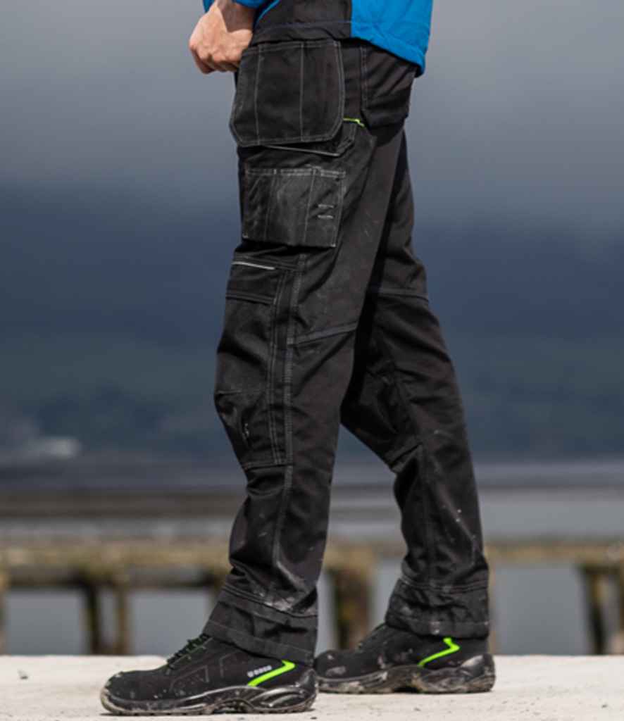 PW1002 Black Model